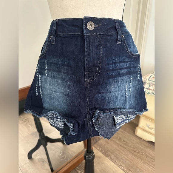 U2B Urban Basics Dark wash Denim Jean Shorts Size 11 Handkerchief Pockets - Picture 2 of 8